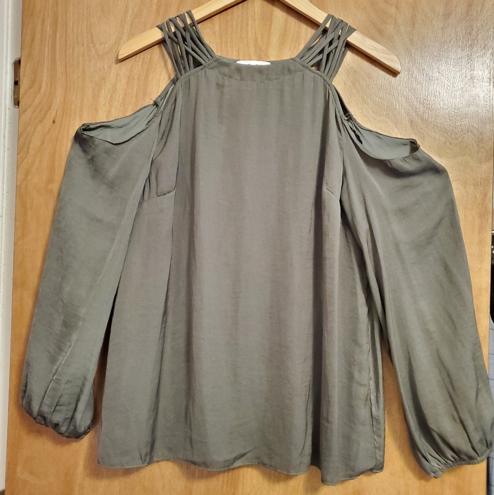 Olive green "cold shoulder" top by Do+Be